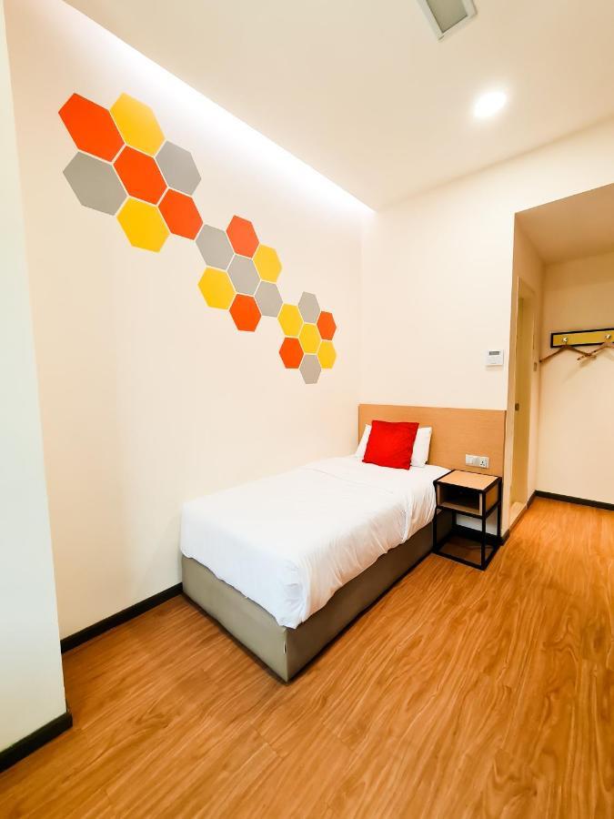 Qlio Hotel Kota Kinabalu Exterior photo